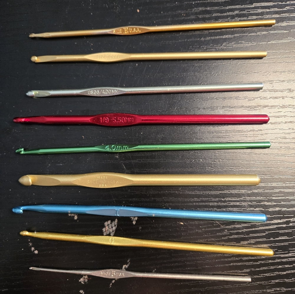 9 Assorted Crochet Hooks